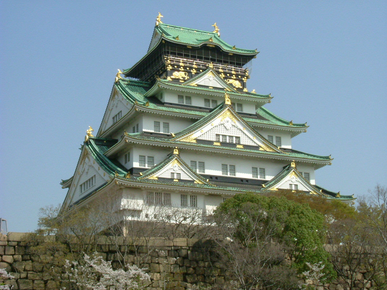 Osaka_Castle_Nishinomaru_Garden_April_2005